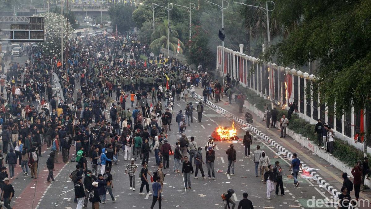 Krisis Biaya Hidup dan Protes Publik
